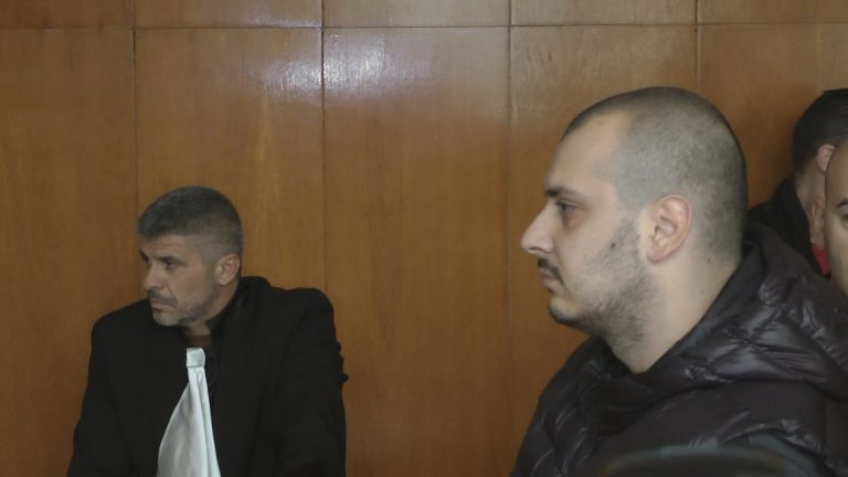 Задържаха помагача на Биберов за палаежа пред дома на Пенков