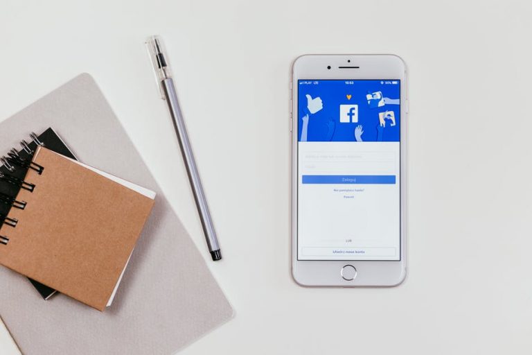 Пак: Facebook и Instagram се сринаха