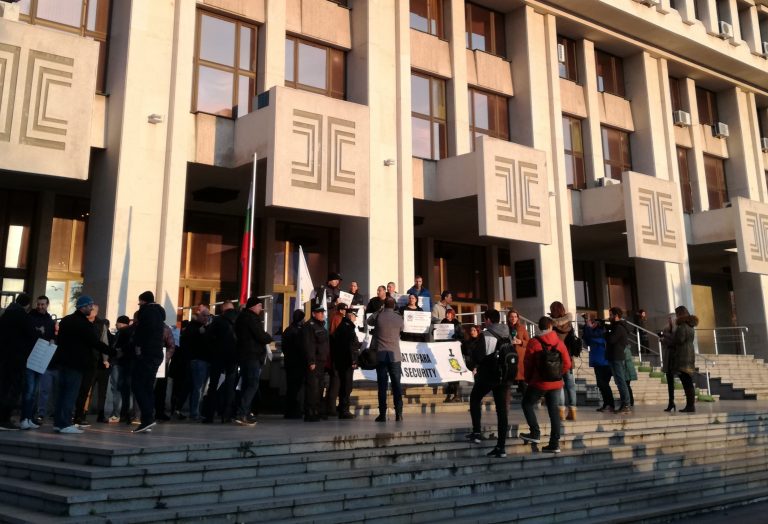 Надзирателите от Бургаския затвор: Ние не сме служители втора ръка! (СНИМКИ)