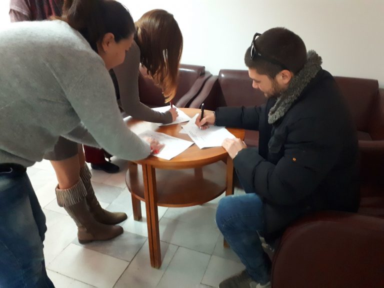 Вдигат мащабни протести срещу кабинета заради сделката с ЧЕЗ. БСП стартира подписка