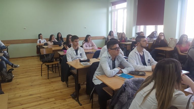 Зрелостниците се явяват на матура по БЕЛ, ще пишат по вариант 15