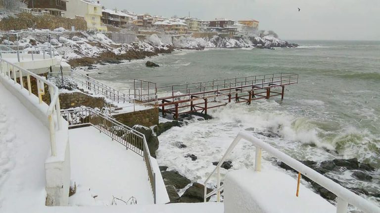 Созопол: Пътищата са почистени, няма села без ток или вода