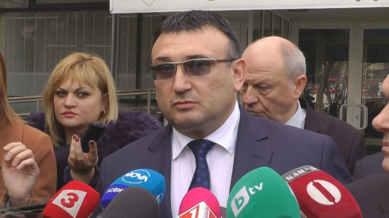 Осем души са задържани при разследването за шпионаж