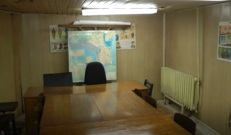 При нужда: Крият кмета в секретна щаб квартира под общината (СНИМКИ)