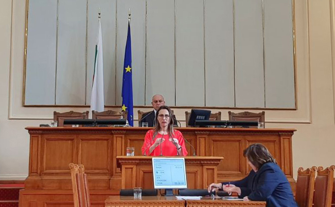 Депутатът от ГЕРБ Ася Пеева пита за нерегламентирано сметище край Руен