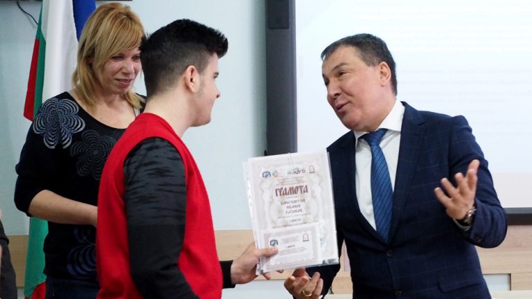В Несебър наградиха лауреатите от конкурс за есе по проект, свързан с българското европредседателство