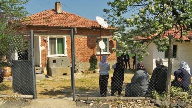 В село Вишна скърбят за загиналия Юмер, погребват го утре/снимки/