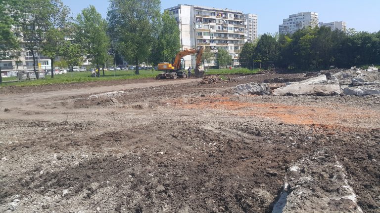 Теренът в Изгрев готов през юли