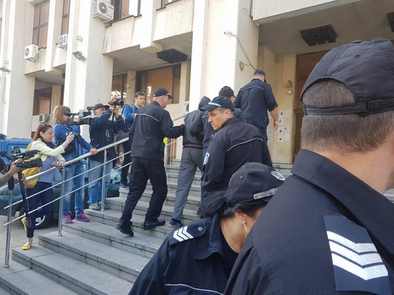 Старт на делото за убийството на Никол. Замеряха Иван с яйца (СНИМКИ)