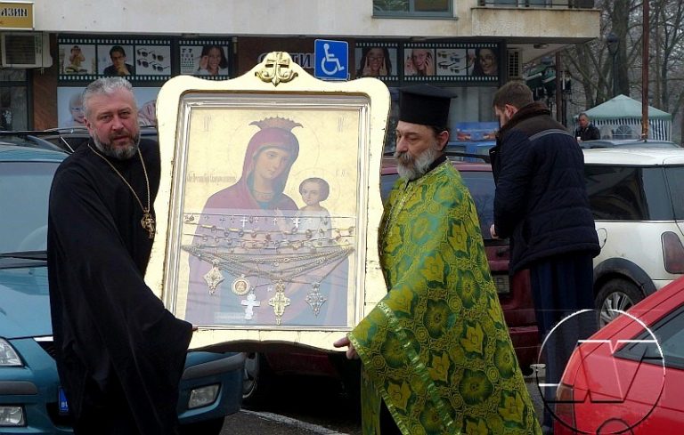 Чудотворната икона на Света Богородица ” Скоропослушница ” идва в Бургас