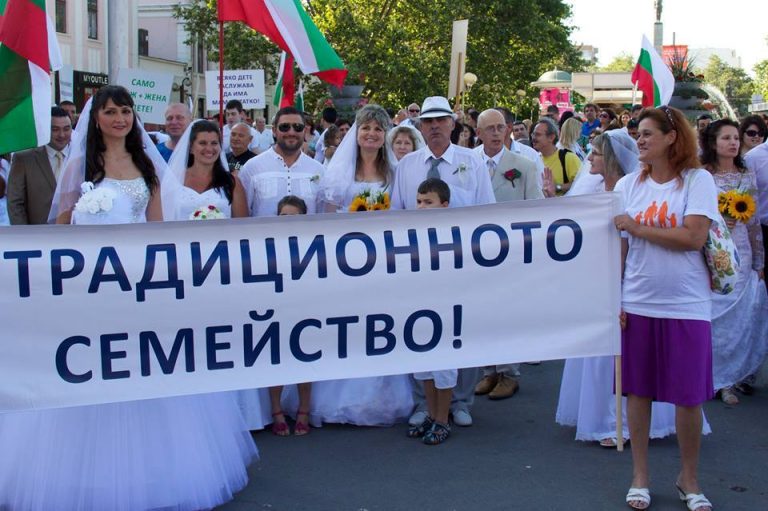 Вдъхновени от шествието в Бургас: Хиляди поемат Национален поход за семейството