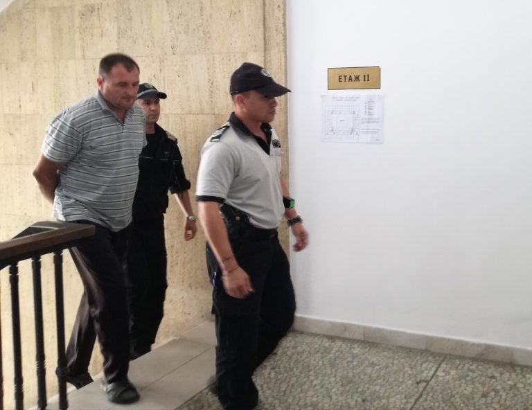 Шофьорът на ТИР-а убиец пресушил бутилка водка преди инцидента в Ришки проход