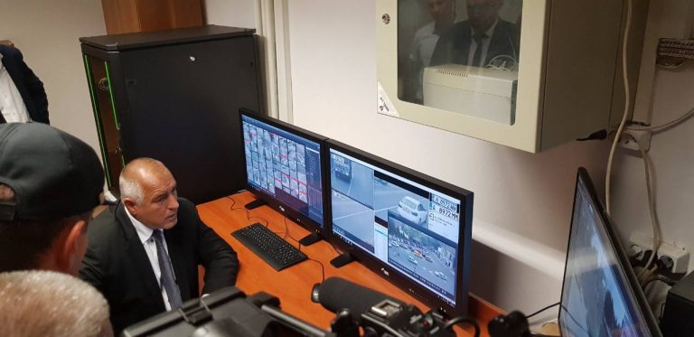 Борисов тества системата за видеонаблюдение в Поморие, разходи се в Пожарната и Полицията (СНИМКИ/ВИДЕО)