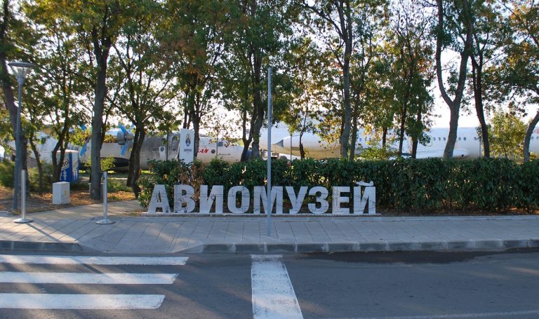 Всички пътници в атракционния автобус ще разгледат безплатно Авиомузей Бургас този уикенд
