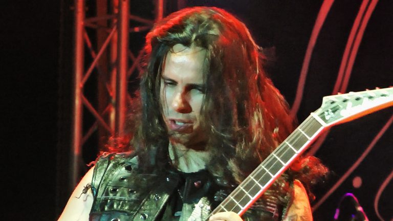 Gus G и 100 китаристи закриха Burgas Jam с легендарното „Hey Joe“ на Джими Хендрикс (видео)