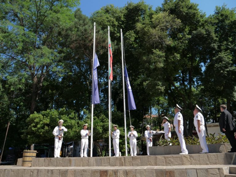 Военните моряци участваха в тържественото отбелязване празника на град Созопол