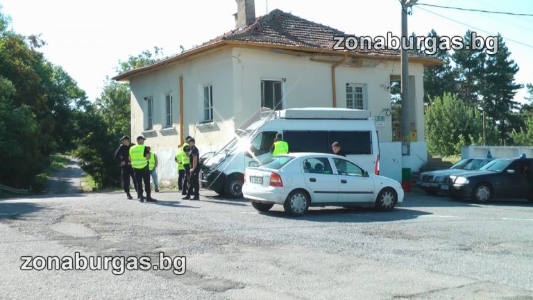 Жандармеристи изтеглиха протестиращите пред стадото на баба Дора
