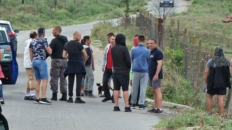 Напрежение в Болярово! Не пуснаха ветеринарите да вземат втора проба от ферма със съмнения за чума