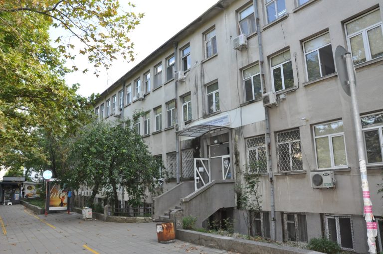 Ще санират Трета поликлиника