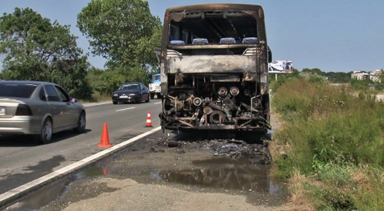 Автобус с израелци пламна на път за Слънчев бряг