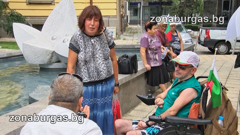 Реформи за всички, поискаха хора с увреждания на палатков лагер в Бургас /снимки/