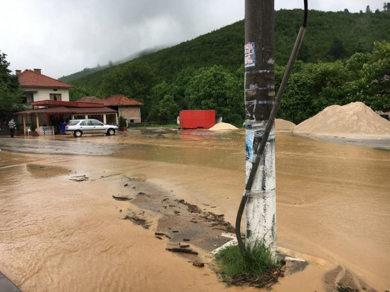 Бедствено положение в две села заради проливен дъжд