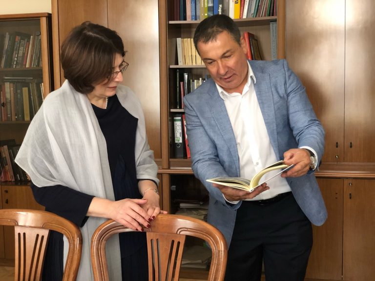 Кметът на Несебър посети изложбата „Шедьоври на българското църковно изкуство“ в  Третяковската галерия/снимки/