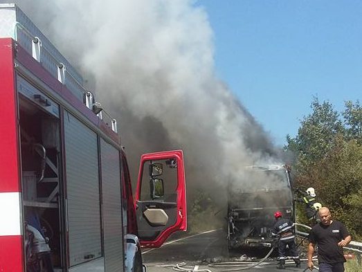 Автобус с пътници пламна в движение по пътя Бургас- Варна