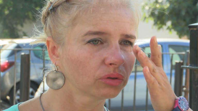 Битата камериерка Юлия Вавилова: Изрита ме поне три пъти и после ме изхвърлиха в гората/снимки/