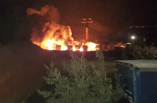 Два пожара вдигнаха на крак айтоските пожарникари (СНИМКИ)
