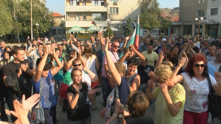 Фабриките на Миньо Стайков в Карнобат отварят, реши съдът