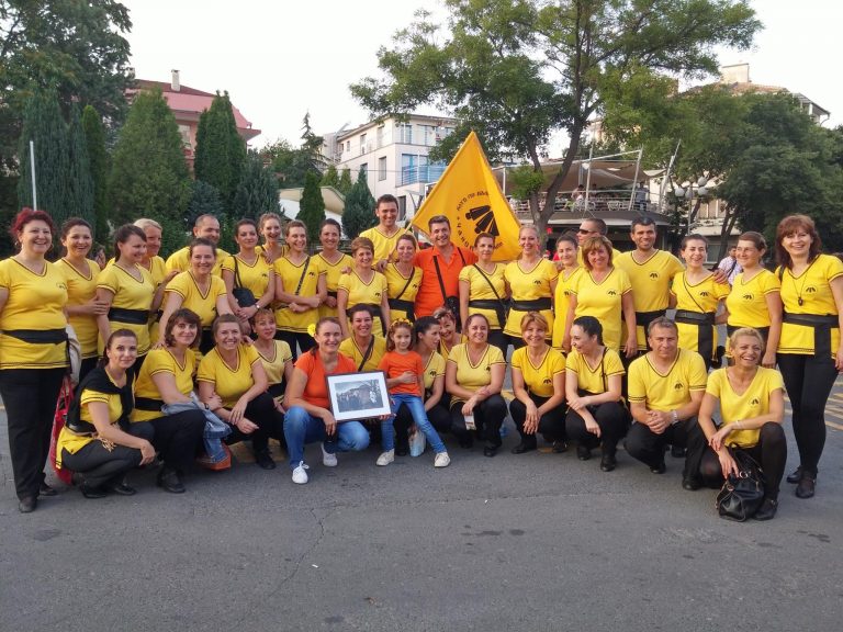 Клуб „Чановете“ отбелязва рожден ден с  дефиле