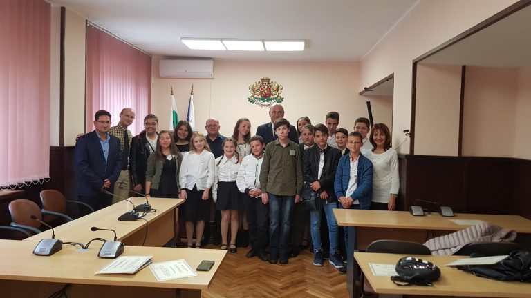 Ученици от Каблешково оглавиха Община Поморие за ден