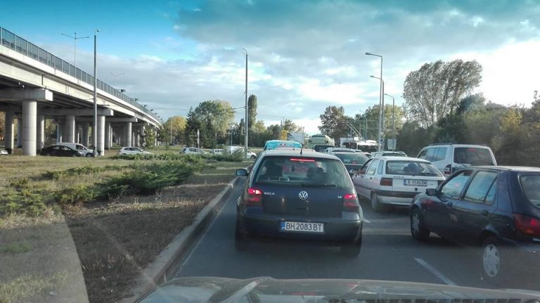 Пак тапа преди „Меден рудник“. Защо не се работи през нощта, питат бургазлии