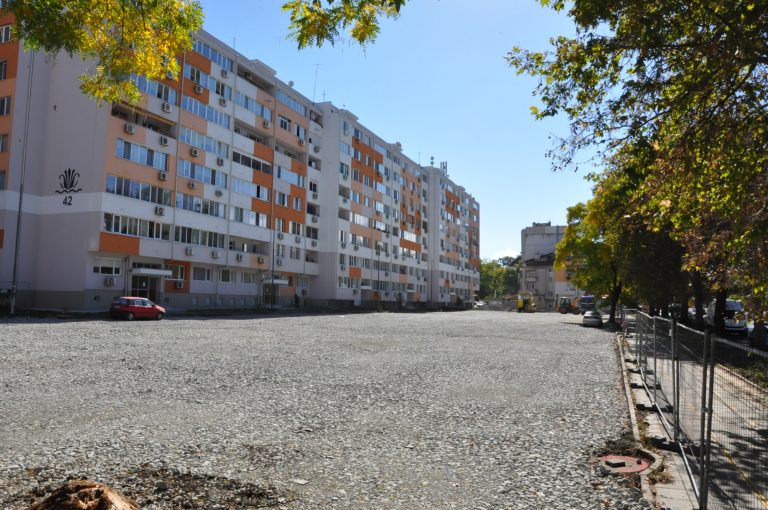 Отварят безплатен паркинг със 130 места на бул. „Мария Луиза“