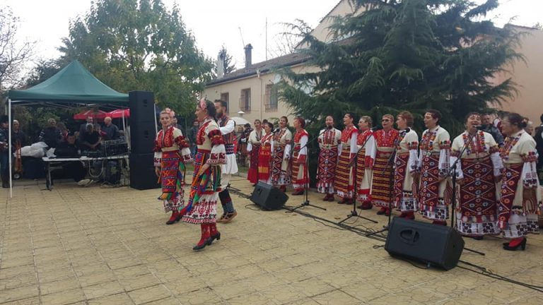 Формация „Македонка“ и танцово студио „Месембрия“ представиха Несебър на популярен фестивал