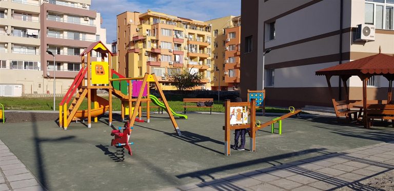 Многофункционалната спортна площадка в СУ „Иван Вазов” – Поморие бе официално открита