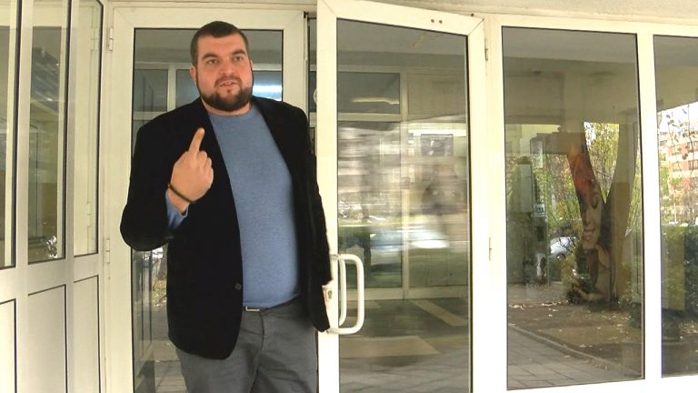 Лидерът на протеста в Бургас Мартин Пенчев се оттегля, яви се на разпит в полицията (видео)