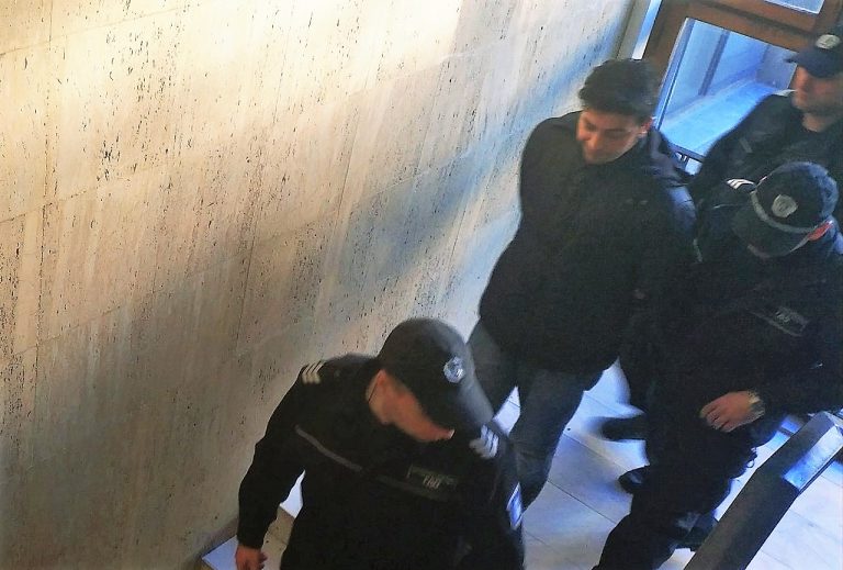 Ерхан, който обра глухоняма, остава под стража