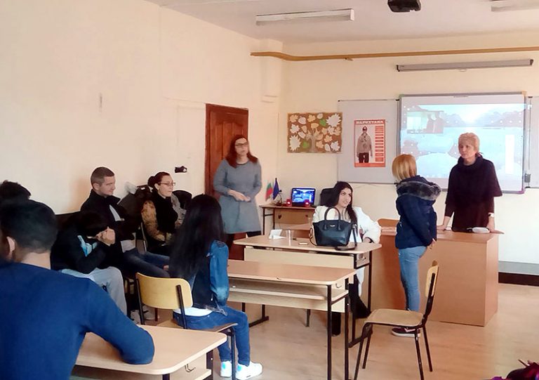 Ученици от ПГТ „Иван Вазов“ в Слънчев бряг дискутираха темата за дрогата