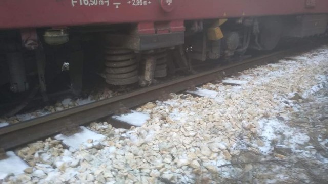 Влак излезе от релсите между гарите Реброво и Своге