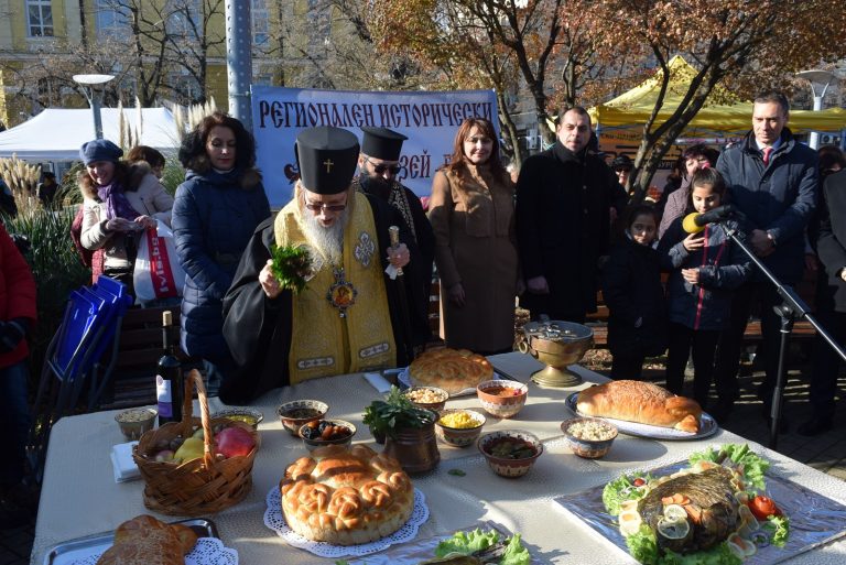 Кметът и Сливенският митрополит осветиха Никулденската трапеза