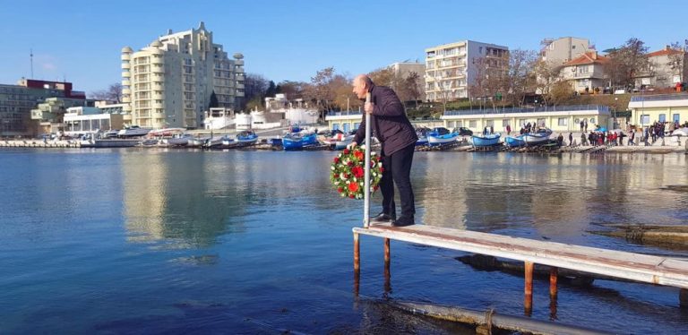 Поморие и Ахелой спазиха традициите на Никулден