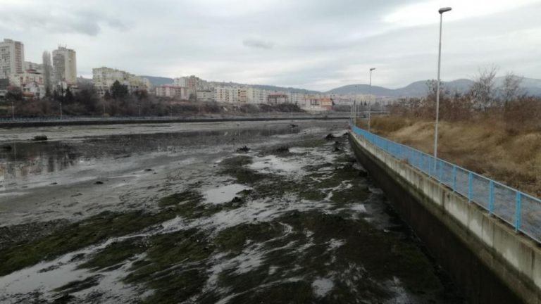 Намериха изхвърленото във Водното огледало на Кърджали бебе