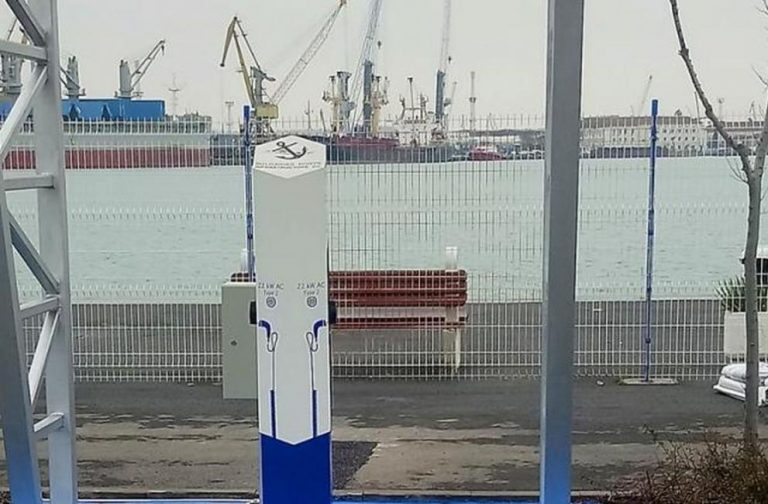 Откриват зарядна станция до Морска гара