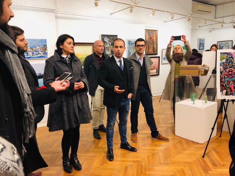 Откупиха фотоси на благотворителната изложба, организирана от младежите от ДБГ /снимки/