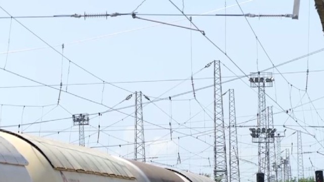 Детето, пострадало от волтова дъга при опит за селфи, още е в тежко състояние