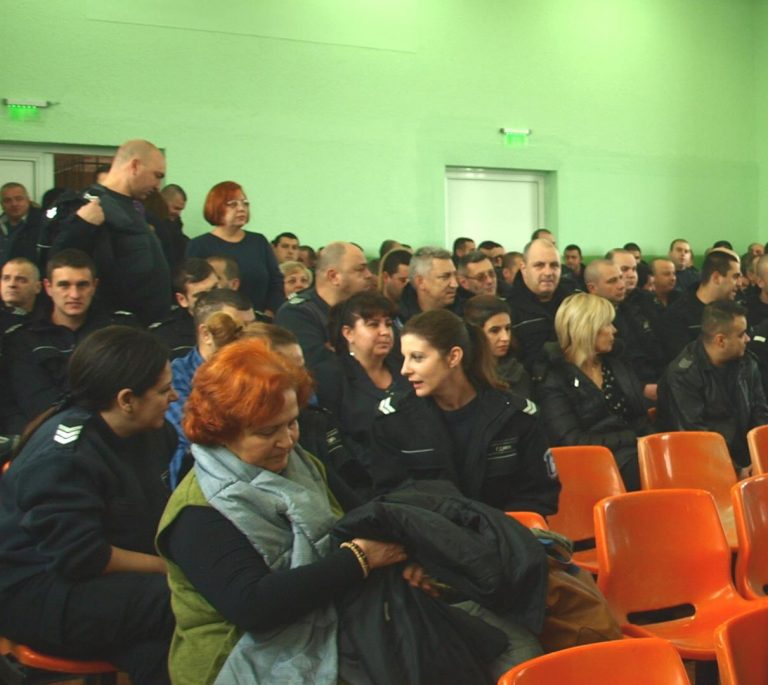 Празнуваха в Затвора, наградиха 45 служители