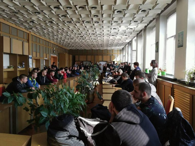 Разясниха на бургаски ученици подробности за полицейската професия