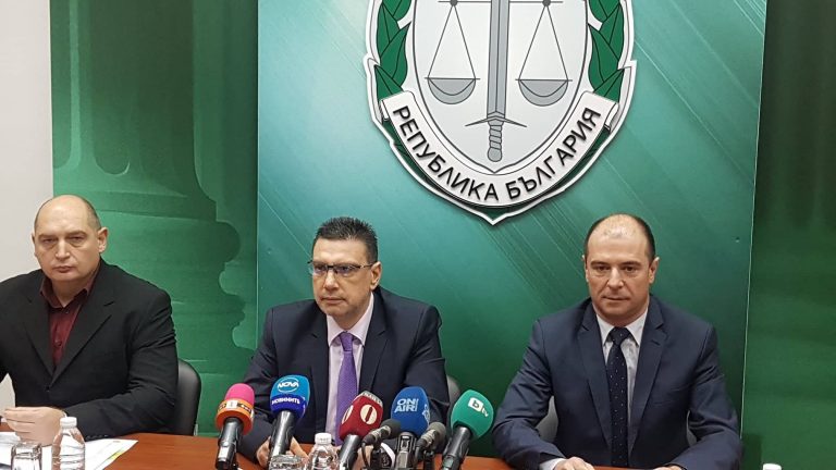 Две лица от тежкия криминал контингент са арестувани за обири на злато от заложни къщи